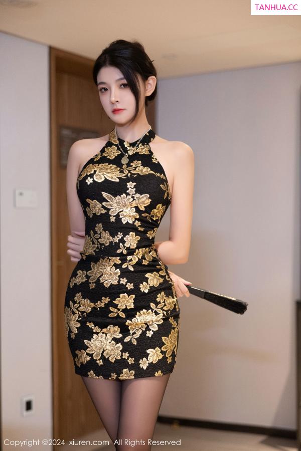   [XiuRen]高清写真图 2024.10.17 No.9304 初梦瑶 黑丝美腿第4张图片